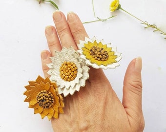 Statement Daisy Flower Ring, Leather Accessory for Women, Spring Symbol Gift, Unique Blossom Ring, Nature Lover Gift, Funky Bohemian Jewelry