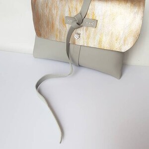 Cartera de piel suave, neceser gris pequeño, llavero, neceser, neceser de maquillaje cosido a mano, bolso de viaje, accesorio de piel pintado a mano imagen 7