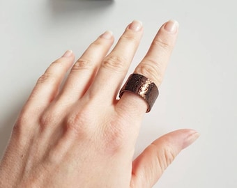 Brown Leather Ring, Leather Band with Copper Glitter, Modern Finger Women Jewelry, Metallic Copper Wide Ring, Funky Cool Upcycled Accessory