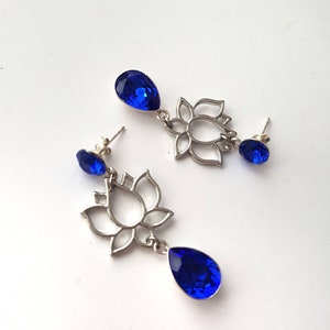 Pendientes de flor de loto, colgantes florales de lirio azul, joyas espirituales llamativas, majestuosos cristales azules, pendientes de plata audaces de color azul zafiro imagen 8