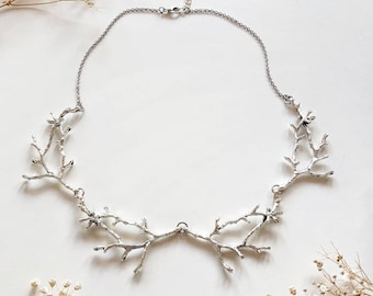 Collier branche en argent, collier plastron brindille, cadeau inspiré de la nature, bijoux de forêt sylvestre, accessoire d'arbre en métal, ras de cou audacieux fée elfe de la forêt