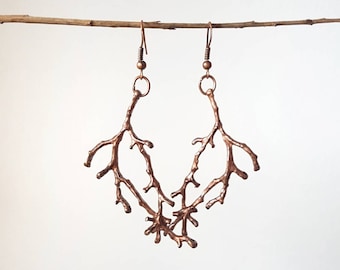 Pendientes de rama de cobre claro, colgantes de rama de bosque, dijes de árbol de metal con temática de bosque, regalo para amantes del bosque, joyería rústica natural, astas encantadas