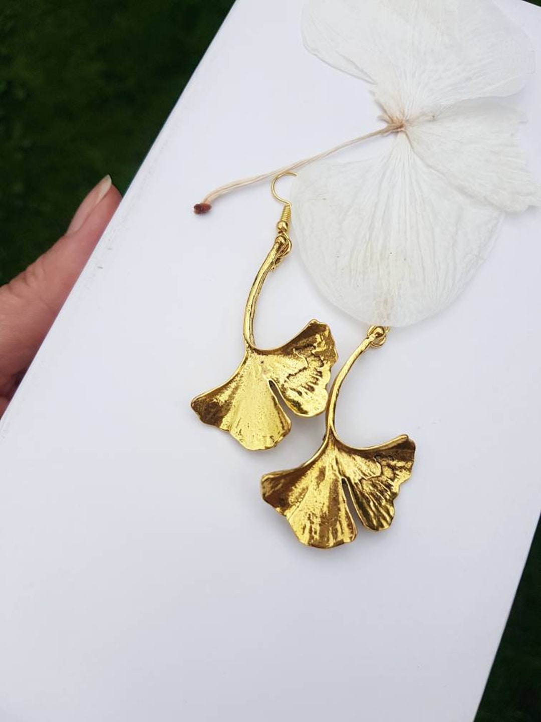 mame Botanical Leaf Asymmetry Earring
