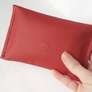Cartera pequeña de cuero, neceser de cuero, neceser rojo, neceser, funda geométrica para teléfono, bolsa de viaje de cuero, regalo para mujer, cartera roja imagen 10