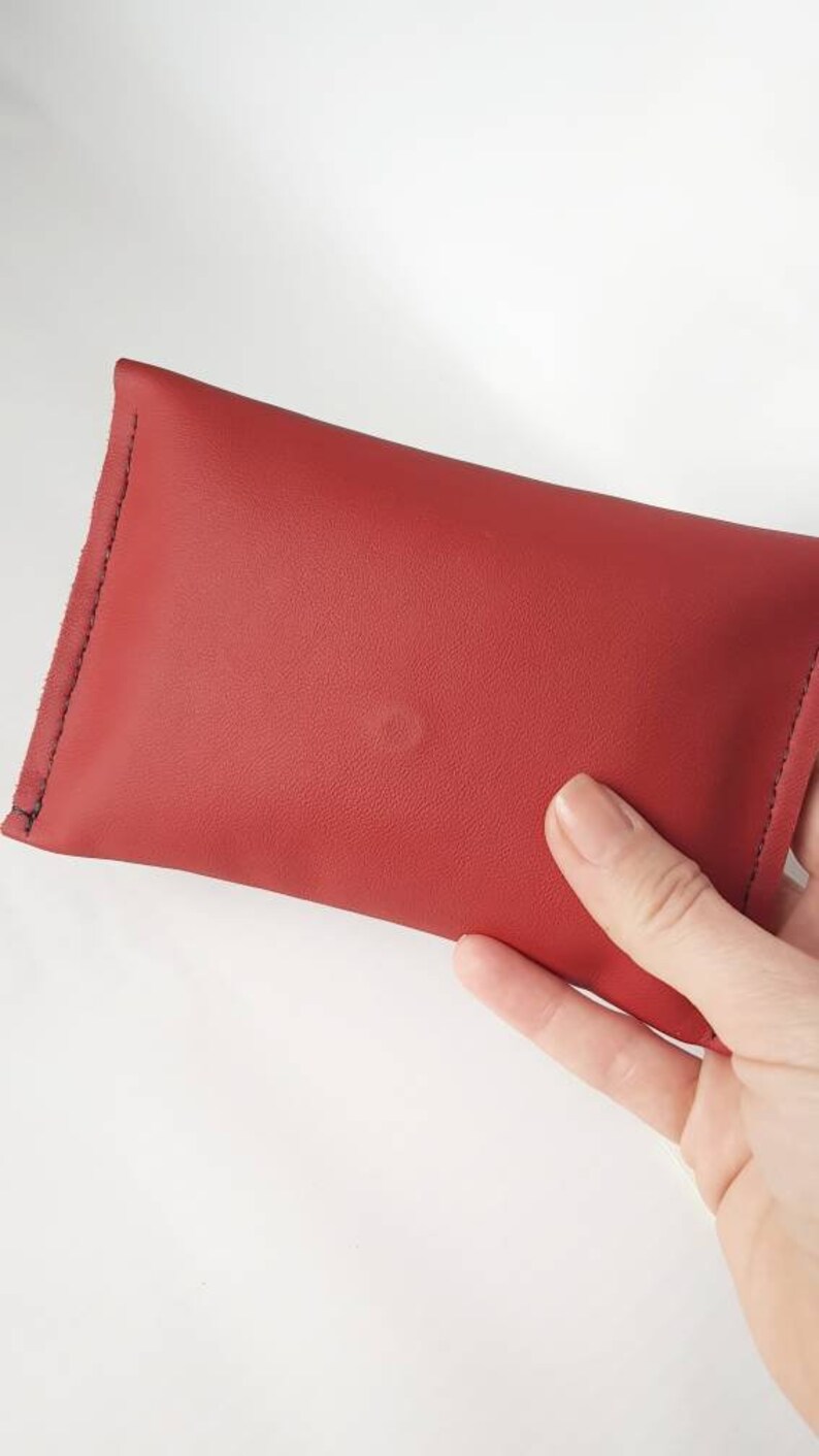 Cartera pequeña de cuero, neceser de cuero, neceser rojo, neceser, funda geométrica para teléfono, bolsa de viaje de cuero, regalo para mujer, cartera roja imagen 10