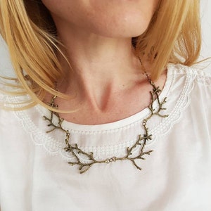 Bronzen tak ketting, bos natuur sieraden, bosrijke rustieke choker, Boho boom kraag voor natuurliefhebber, gewaagde betoverde aardse accessoire afbeelding 3