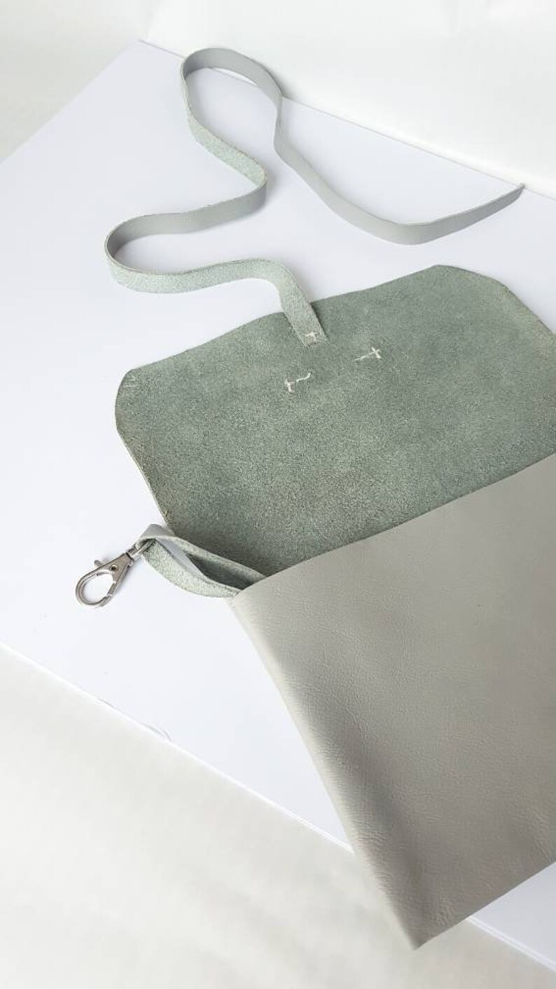 Cartera de piel suave, neceser gris pequeño, llavero, neceser, neceser de maquillaje cosido a mano, bolso de viaje, accesorio de piel pintado a mano imagen 8