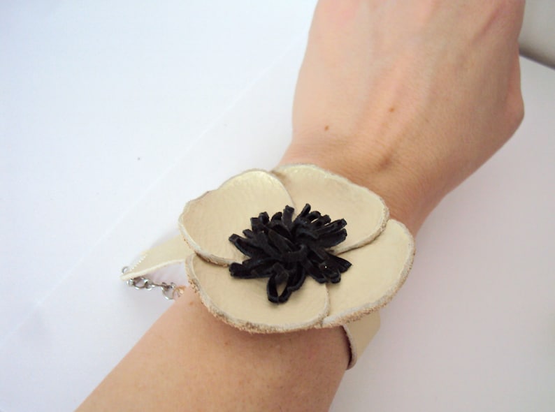 Poppy Flower Bracelet, Statement Leather Poppy Cuff, Large Floral Jewelry, Cream Oversize Flower, Nature Lover Gift, Beige Leather Armband image 5