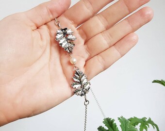 Rustic Leaf Necklace, Woodland Oak Leaves Choker, Antique Silver Botanical Leaf Pearl, Nature Lover Gift, Bohemian Dainty Women Accessory