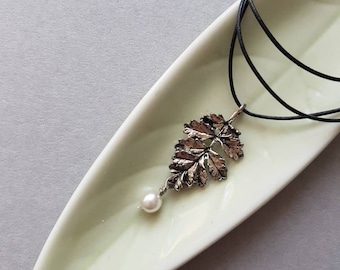 Silver Leaf Necklace on Leather Cord, Rustic Nature Lover Gift, Everyday Woodland Jewelry, Antique Silver Oak Leaf with Pearl Charm