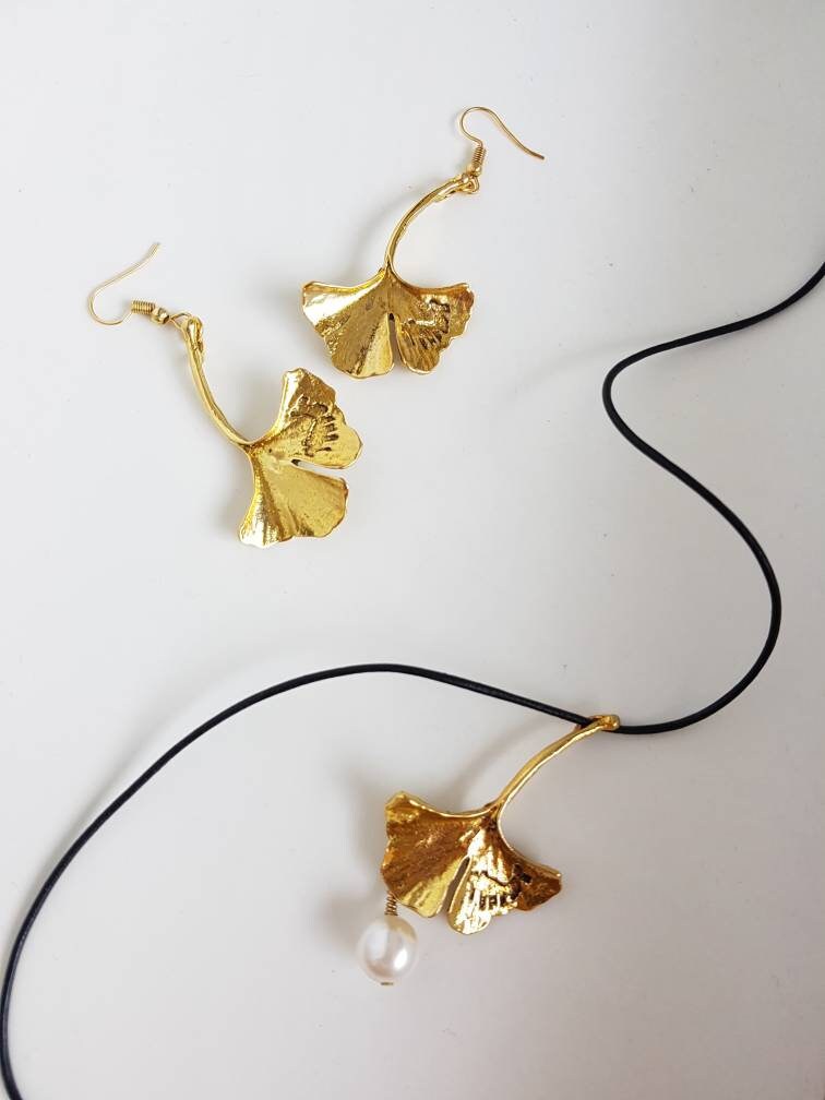 mame Botanical Leaf Asymmetry Earring