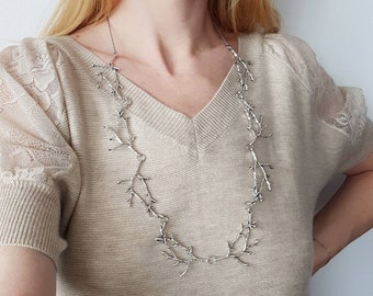 Long collier branche en argent, bavoir en brindilles d'arbre de 30 pouces, cadeau pour amoureux de la nature, bijoux de forêt boisée, collier terreux audacieux, collier bohème tendance