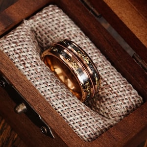 Meteorit Gitarrensaiten-Ring: Rosegold Wolfram, Blattgold Inlay
