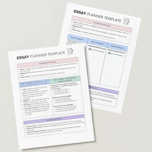 Könnte beinhalten: Zwei weiße Papierbögen mit dem Text "ESSAY PLANNER TEMPLATE" in Schwarz. Die Bögen haben ein rosa, blaues und grünes Farbschema mit Abschnitten für Einleitung, Hauptteile und Schlussstrukturen. Die Bögen sollen beim Organisieren des Aufsatzschreibens helfen.