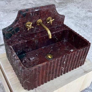 Lavabo de mármol Rosso Levanto a medida, Lavabo de mármol Rosso Levanto, Lavabo de mármol mural, Lavabo de mármol Rosso Levanto con protector contra salpicaduras
