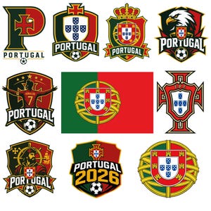 Può includere: Una collezione di emblemi e loghi della nazionale di calcio del Portogallo con la bandiera nazionale, lo stemma portoghese, un pallone da calcio e il testo Portugal, inclusa la grafica di un giocatore con il numero 7 e un capitano.