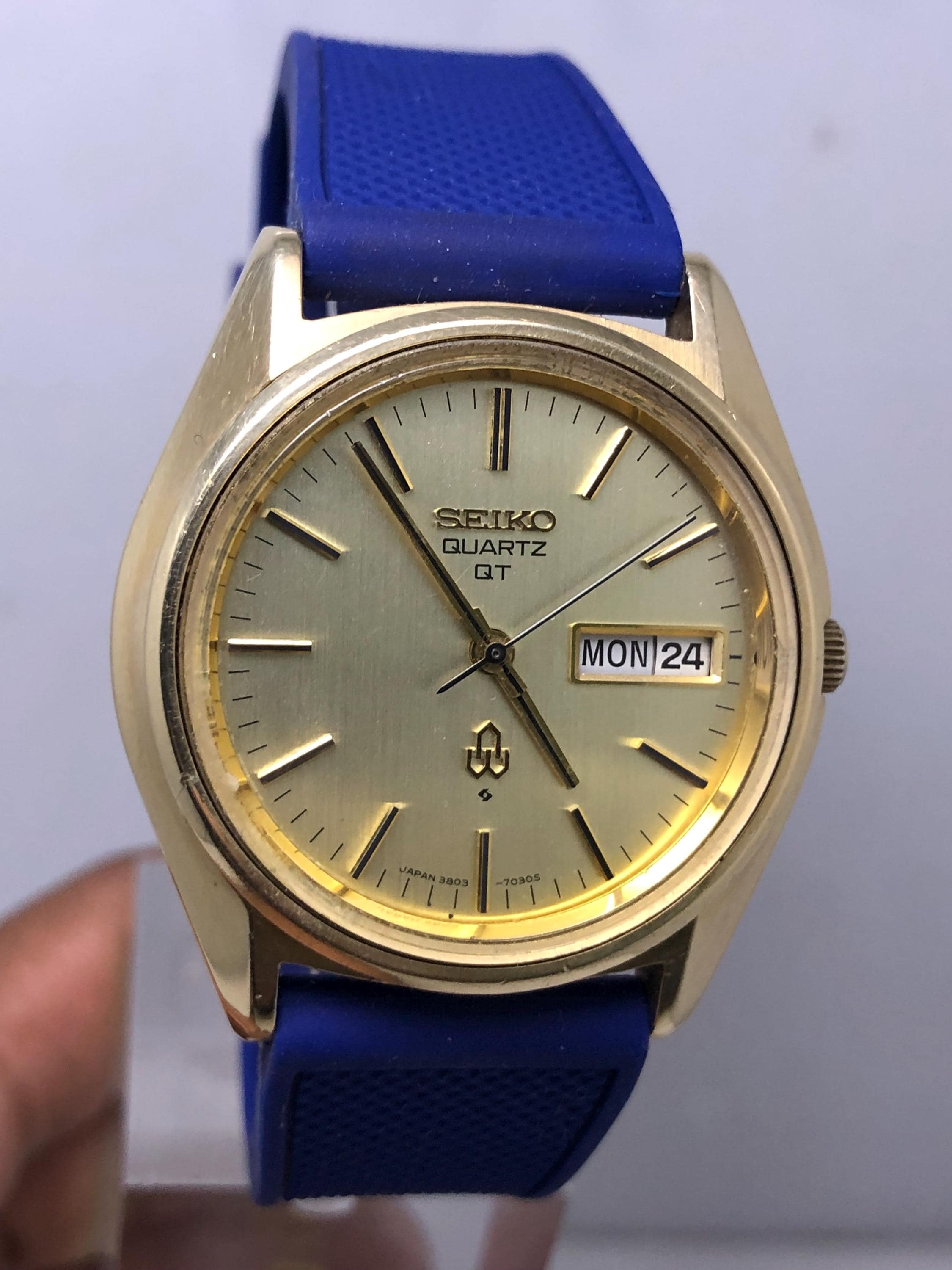 Vintage Seiko QT 3803-7031 Day/date Cap Gold Quartz Japan Men's