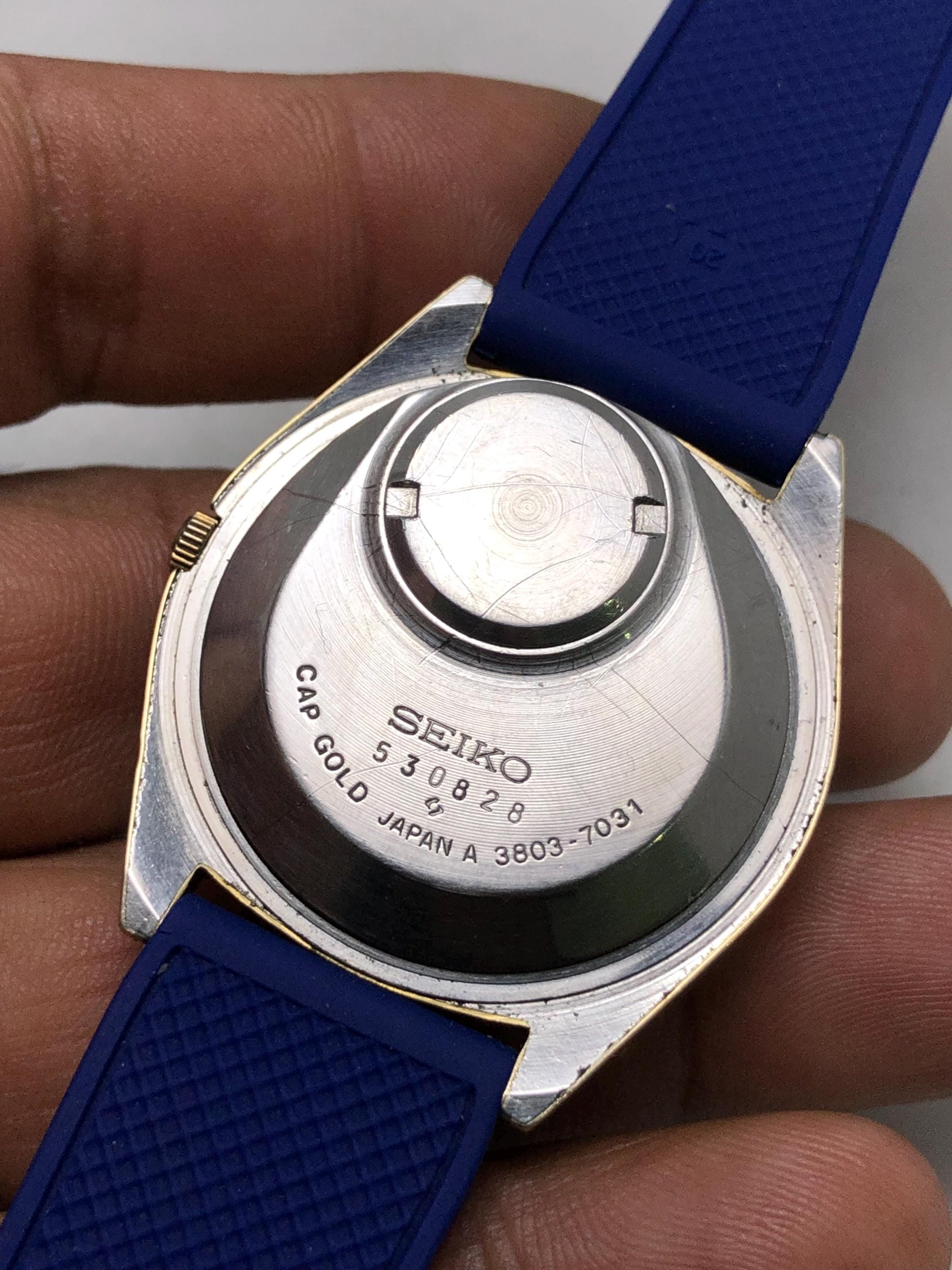 Vintage Seiko QT 3803-7031 Day/date Cap Gold Quartz Japan Men's