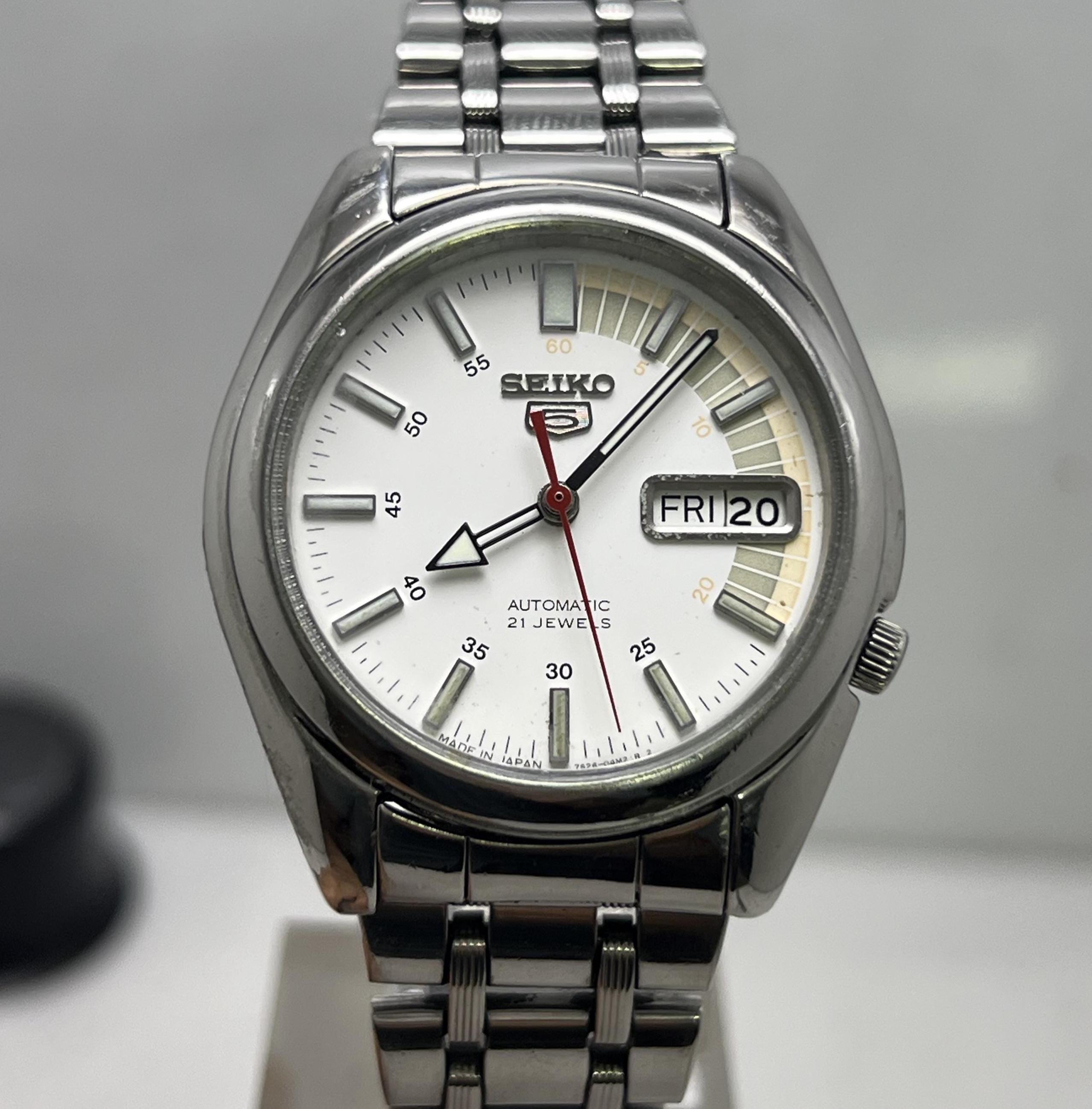 Vintage Seiko 7S26-01V0 Automatic 21 Jewels White Racer Dial