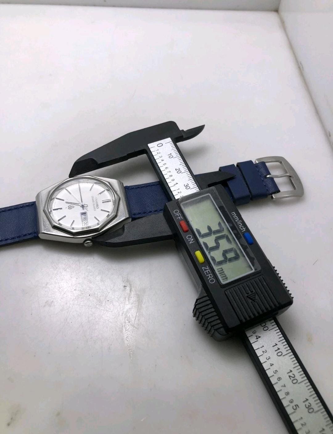 Vintage Seiko Grand Quartz 4843-7001 White Dial Decagonal Bezel