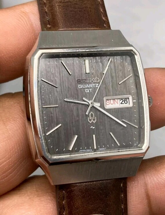 Vintage Seiko QT 0823-5000 Rare Black Textured Dial Quartz Men's