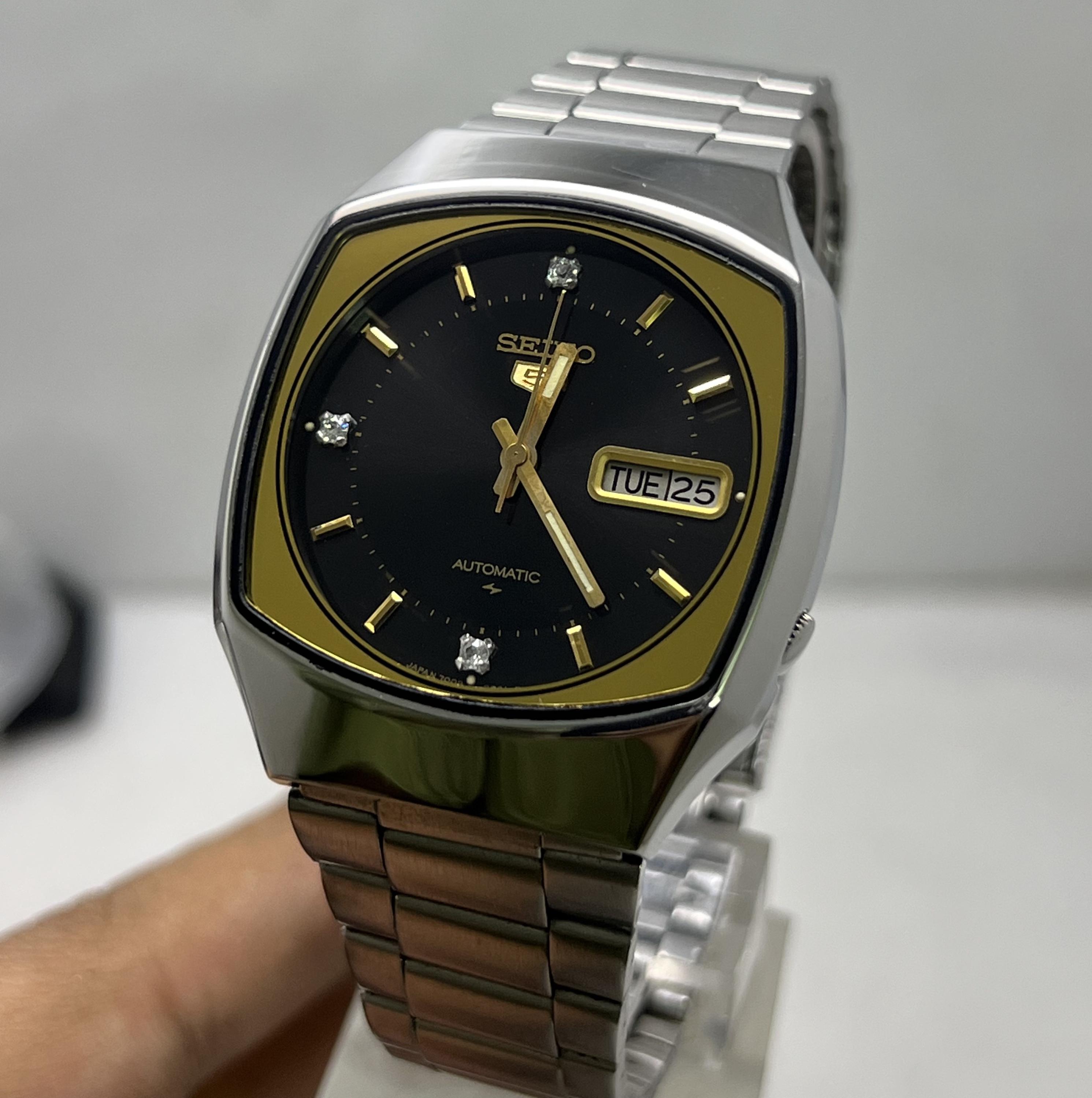 Vintage Seiko 7009-520A Automatic 17 Jewels Black Dial Men's Japan