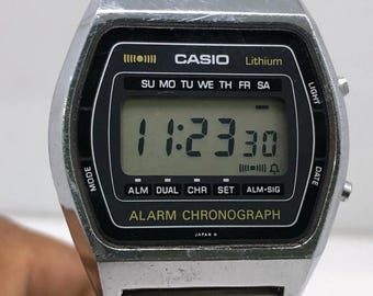 Vintage Casio 160 A657 Alarm Chronograph Digital Quartz Japan Men's Wristwatch