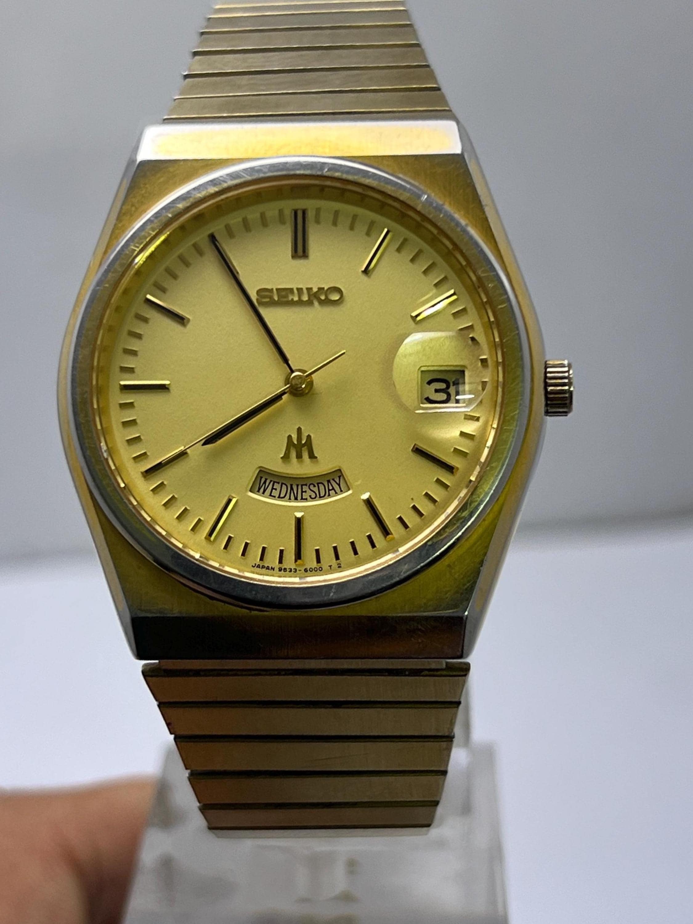 Vintage Seiko Majesta 9533-6000 Golden Dial Quartz Japan Men's