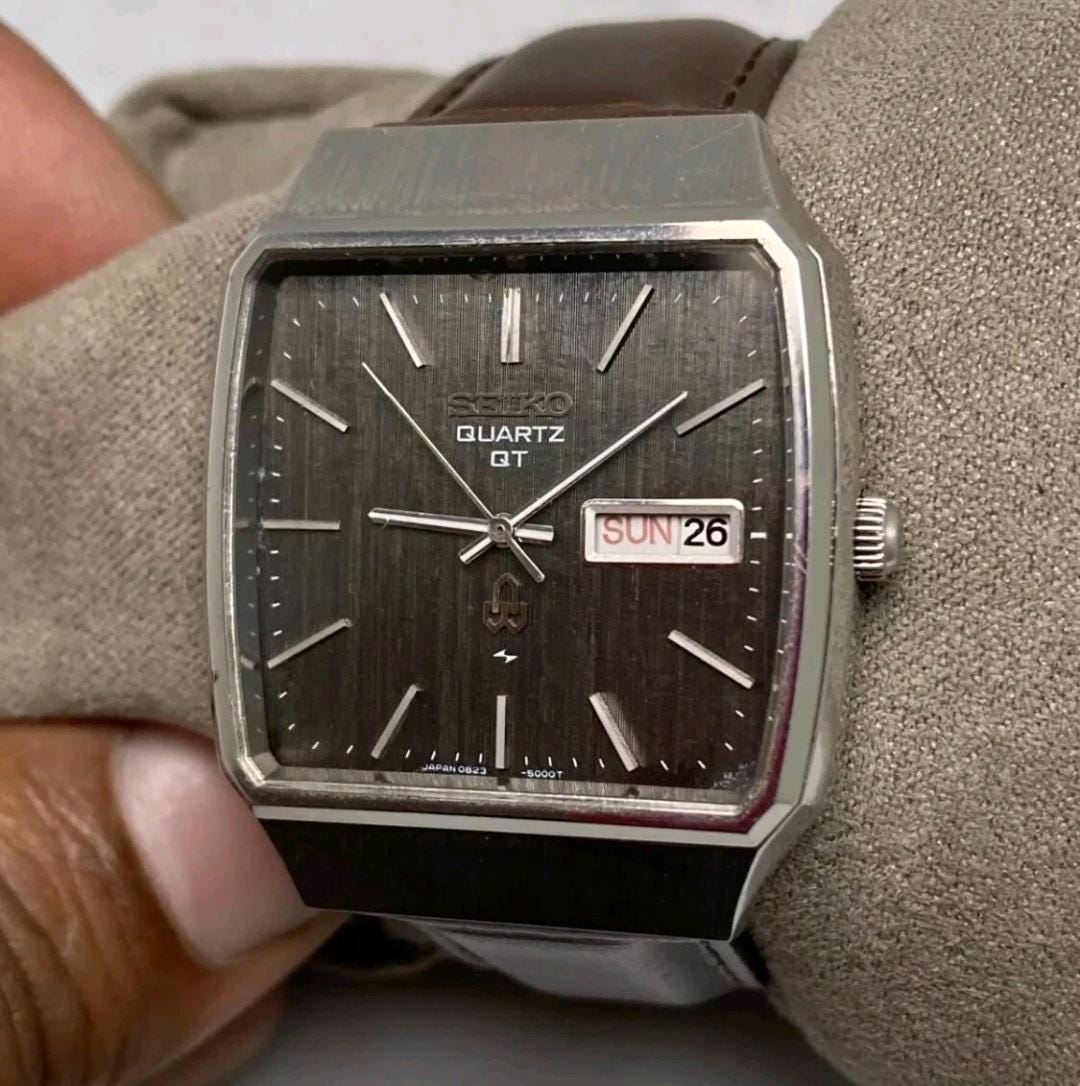 Vintage Seiko QT 0823-5000 Rare Black Textured Dial Quartz Men's