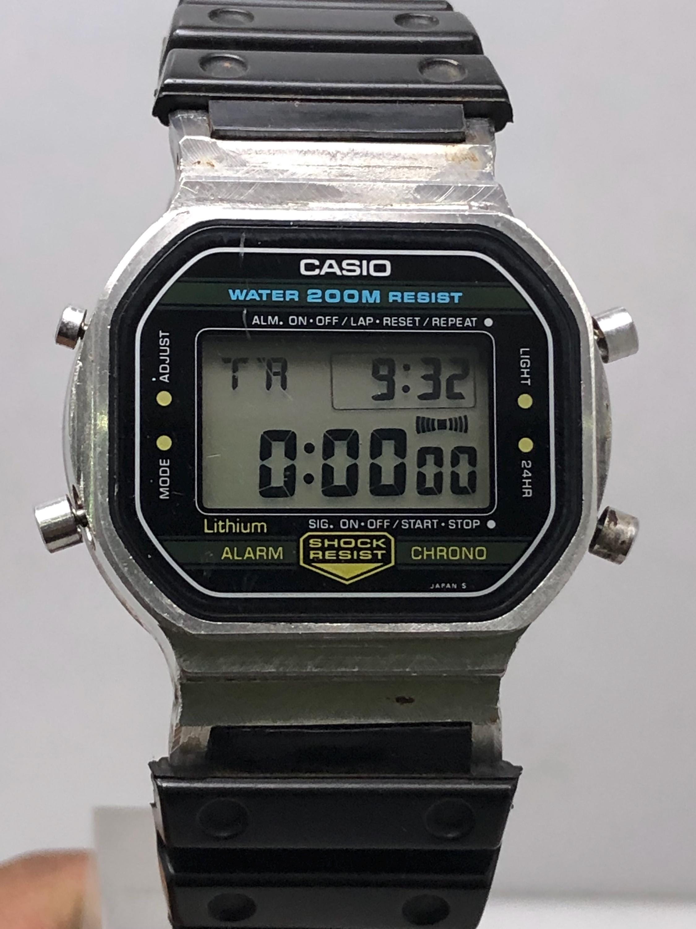 Vintage Casio 240 DW-5200 Alarm Chrono 200m Digital Quartz Men's