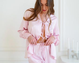 Rosa Satin Pyjama Set Frauen XS S – Tie Front Top & Hose mit weitem Bein, romantische Braut Nachtwäsche Bachelorette Geschenk