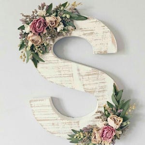 Letra de madeira floral