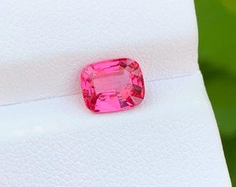 Spinello Mahenge rosa neon naturale da 1,56 carati, certificato Lotus.