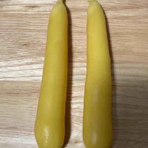 手作業で丁寧に染めた蜜蝋キャンドル - ナチュラルでゆっくり燃える、美しく素朴な雰囲気 - イエロー蜜蝋