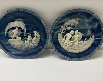 El viaje de Ulises de Alan Brunettin. Láminas de piedra camafeo Incolay azul lapislázuli. Juego de 2.