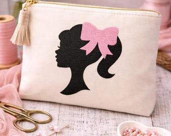 Barbie Mädchen Stickdatei | Elegante Puppe mit Haarschleife Silhouette | Maschinenstickdatei