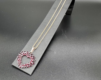Romantic Timeless Heart-Shaped Garnet Pendant in Gold-Plated 830 Silver