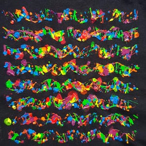 Handmade UV Reactive Wavy Pattern T-Shirt – Neon Festival Rave Tee – Unisex Blacklight Glow Clothing