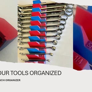Puede incluir: Un organizador modular de llaves de color rojo con cierre magnético y un juego de llaves con etiquetas rojas y azules. Las etiquetas muestran medidas en pulgadas fraccionarias. También se ve el texto "KEEP YOUR TOOLS ORGANIZED".