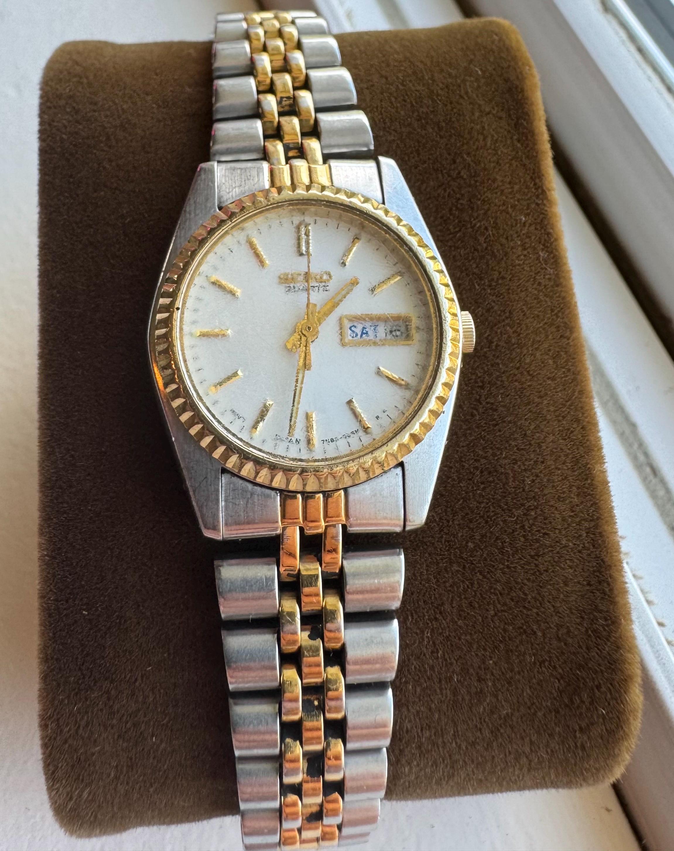 Vintage Seiko Quartz 7N83-0041 - Black Sunburst Dial Seiko 7N83-0041 Vintage Quartz Analog Gold Tone 24mm Case  main image 2