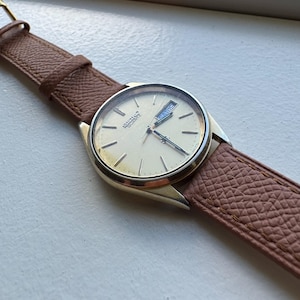 Vintage Seiko SQ Quartz Watch 8123-8009 – Gold-Tone 1980s Men’s Dress Watch | Japan-Made | Gold Dial | Genuine Leather Strap | Day Date