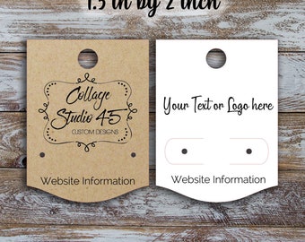 Puede incluir: Dos tarjetas de exhibición para aretes, una marrón y una blanca, con un agujero en la parte superior para colgar. La tarjeta marrón tiene el texto "Collage Studio 45 Custom Designs" y "Website Information". La tarjeta blanca tiene el texto "Your Text or Logo here" y "Website Information".