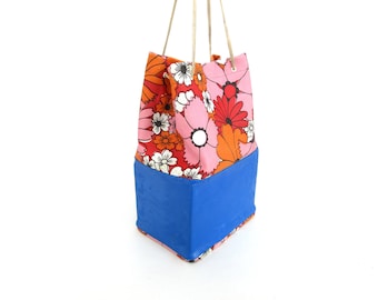 Vintage Floral Vinyl Drawstring Bag, Retro Lunch Tote, Mod Daisy Craft Storage Caddy