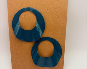 Vintage Teal Open-Circle Earrings – Bold 80s Statement Studs