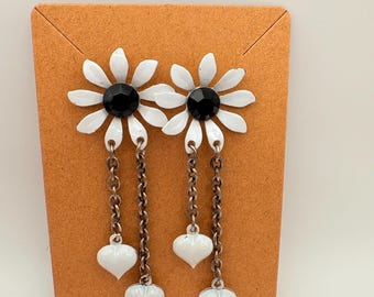 Retro 1990s White & Black Daisy Earrings