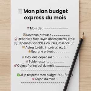 Peut inclure: Un planificateur budgétaire blanc avec du texte en français et un crayon noir sur une surface en bois. Le planificateur comprend des sections pour les revenus, les dépenses et l'épargne mensuels. Le titre est "Mon plan budget express du mois."
