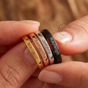 Anillo de titanio personalizado con nombre / Anillo apilable grabado de 2 mm / Regalo de aniversario personalizado / Ajuste cómodo