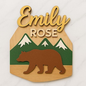 Berg und Bär Kinderzimmer Namensschild — Benutzerdefiniertes Namensschild aus Holz für Kinderzimmerwand, personalisierte Babyzimmerdekoration, Wandkunst über der Krippe