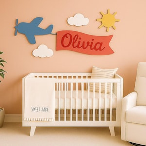 Flugzeug Banner Namensschild, personalisierte Holzkinderzimmer Namensschild, Babyzimmer Wandkunst, über Krippe Dekor, individuelles Baby Namensschild