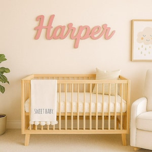 Oben Krippe Namensschild, personalisiertes Namensschild für Kinderzimmer, Namensschild aus Holz, Kinderzimmer Dekor, Baby Wand Namen Schild, individuelles Baby Geschenk